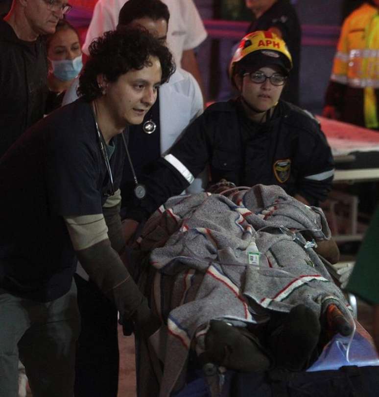 Vítimas do voo são resgatadas na região de Rio Negro, na Colômbia