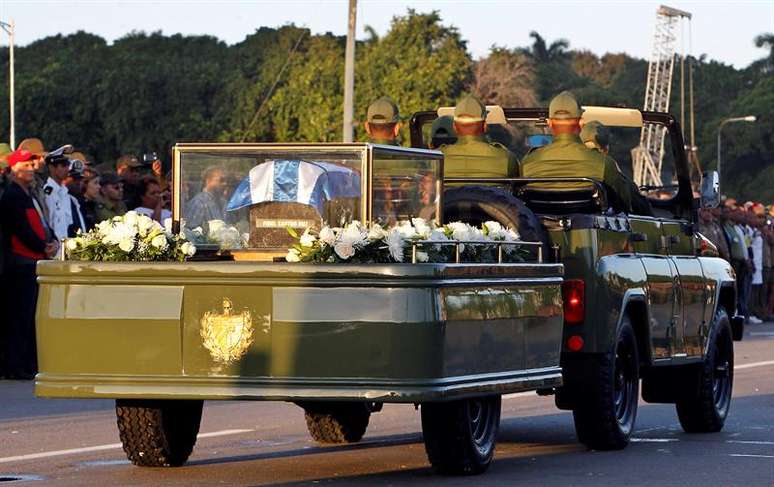 Cinzas de Fidel Castro seguem em direção a Santiago de Cuba