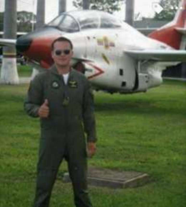 Antes de comprar a companhia aérea, Micky foi piloto da força aérea boliviana