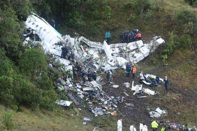 Avião da chapecoense acidentado com a equipe da Chapecoense e jornalistas