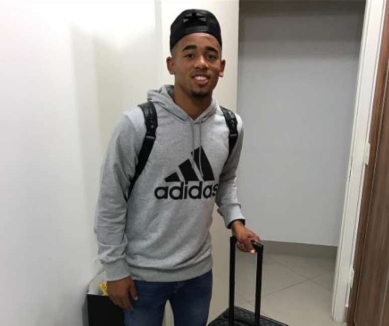 Gabriel Jesus postou foto momentos antes de viajar para Manchester