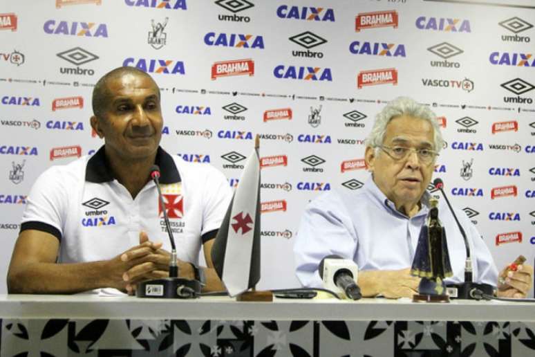 Eurico Miranda durante apresentação de Cristóvão Borges nesta sexta-feira (Foto: Paulo Fernandes/Vasco.com.br)