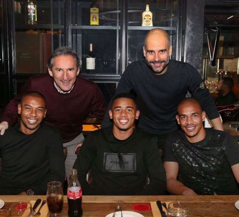 Gabriel Jesus jantou na noite dessa quinta-feira com Guardiola,  Fernandinho e Fernando, do Manchester City