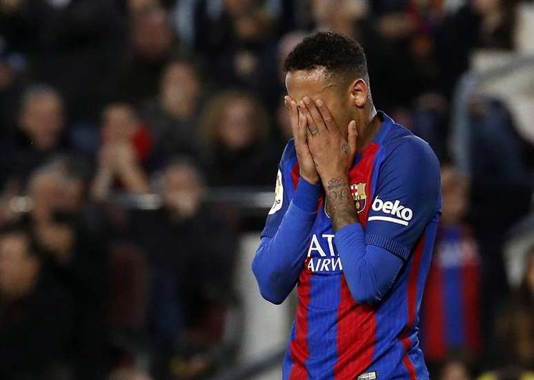 Neymar perdeu grande chance de gol quando o Barcelona vencia por 1 a 0