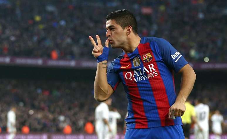 Suárez subiu mais que a zaga do Real e colocou o Barça em vantagem