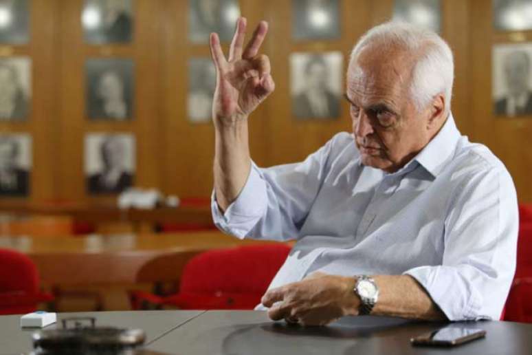 Presidente Carlos Augusto de Barros e Silva discute contratos com a Globo (Foto: Eduardo Viana)