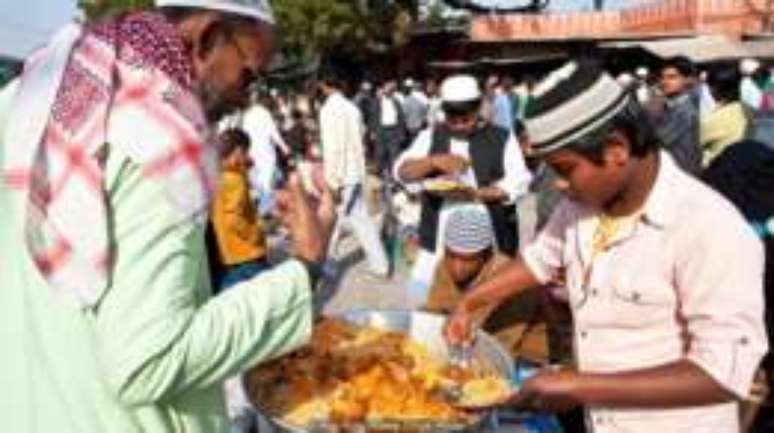 O biryani pode ser servido como um tipo de comida de rua na Índia