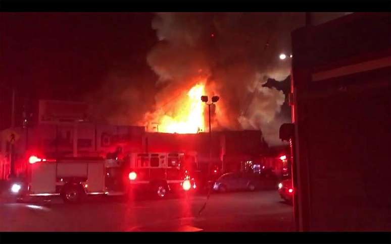 Incêndio em armazém em Oakland, onde havia uma festa, mata mais de 20 pessoas