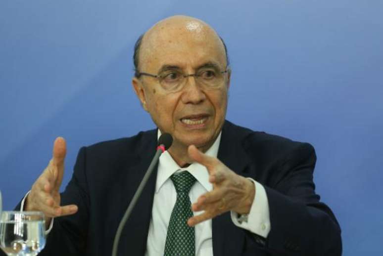 Henrique Meirelles disse que um dos “remédios” que ajudarão na recuperação da economia é a Reforma da Previdência, que deve ser anunciada hoje, em Brasília         