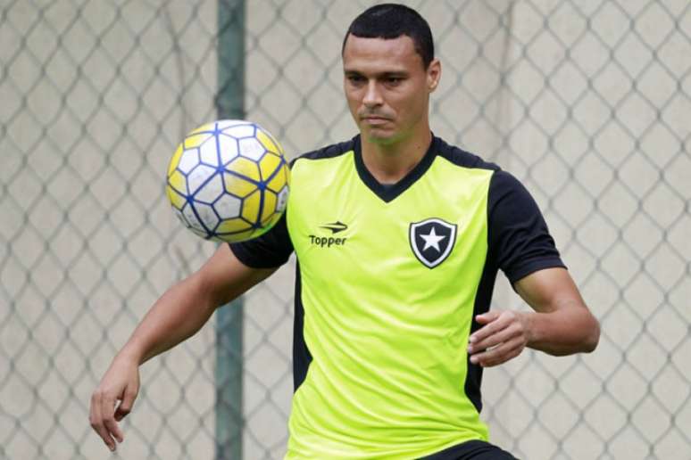 Emerson Silva permanecerá no Botafogo para o ano que vem (Foto: Vitor Silva/SSPress/Botafogo)