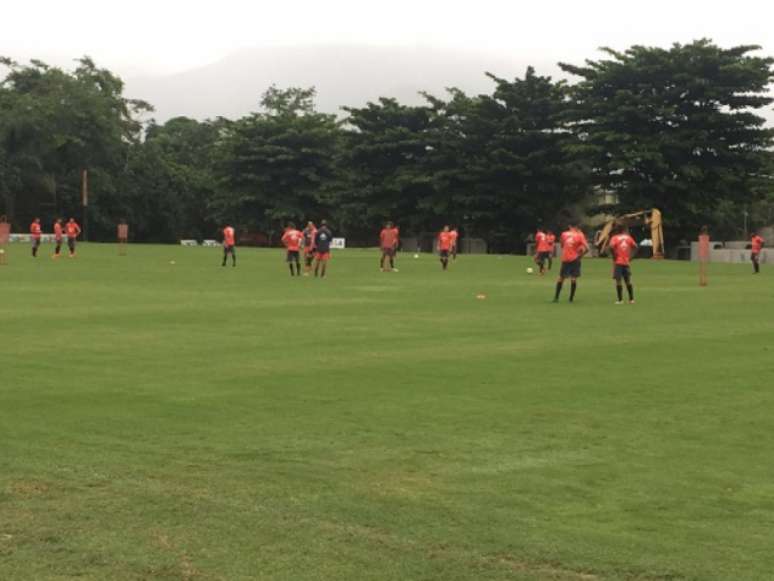 Flamengo realizou atividade tática na tarde desta quinta-feira (João Pedro Granette)