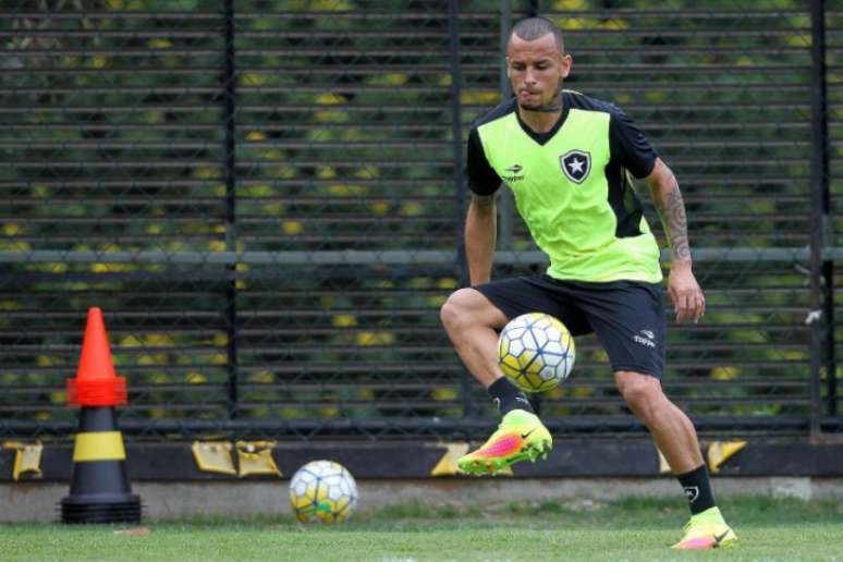 Alemão se recuperou de lesão no tornozelo e pode enfrentar o Grêmio (Foto: Vitor Silva/SSPress/Botafogo)