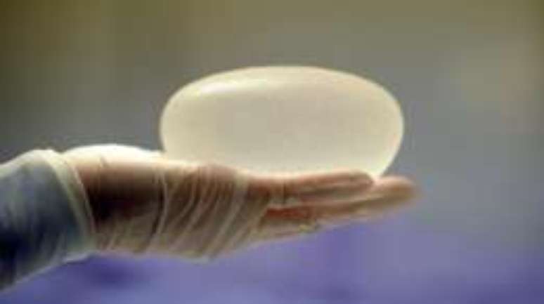 Esc&acirc;ndalo de pr&oacute;teses se silicone adulteradas levou o governo a solicitar uma revis&atilde;o da regulamenta&ccedil;&atilde;o da ind&uacute;stria - mas pouco foi feito desde ent&atilde;o