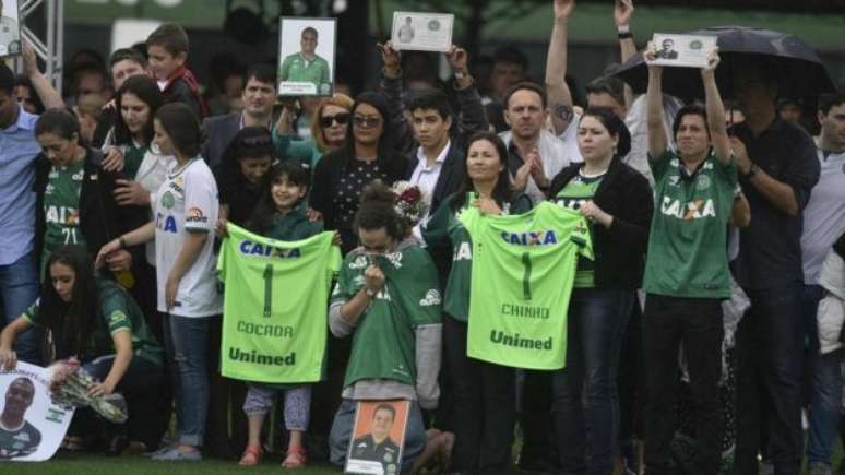 A Chapecoense negou pressões da Conmebol e afirmou ter escolhido a Lamia para voar para a Colômbia por &#034;critérios técnicos&#034;. 