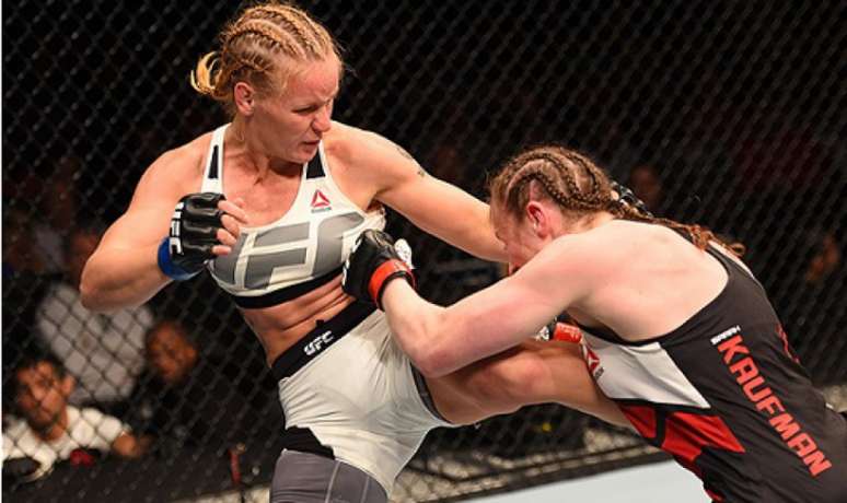 Valentina Shevchenko encara Julianna Peña em evento que acontece no dia 28 de janeiro (FOTO: UFC)