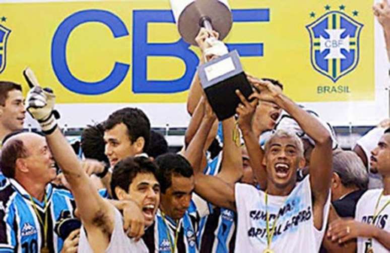 A fila em competições nacionais: Grêmio - 15 anos na fila - campeão da Copa do Brasil-2001