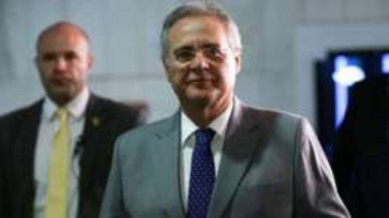 Renan Calheiros se negou a deixar presidência do Senado e STF decidiu mantê-lo no cargo