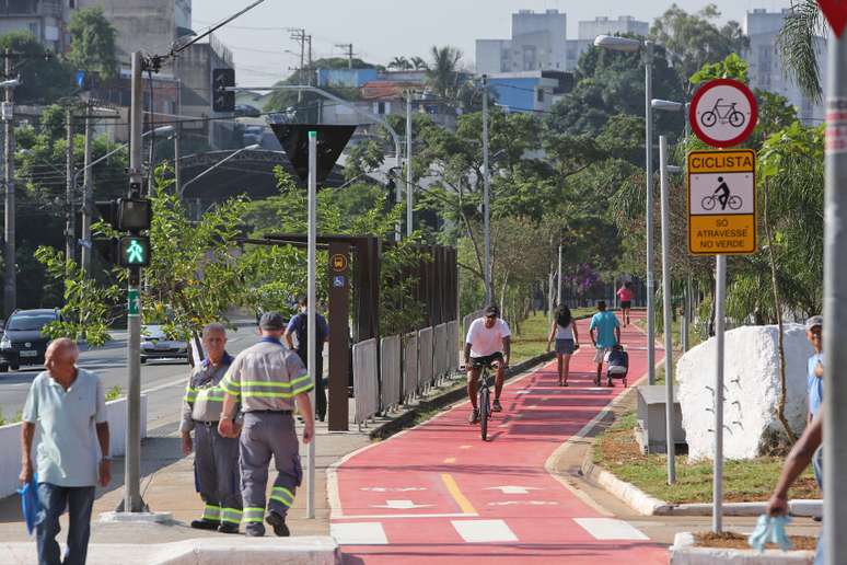 Os governos precisam conscientizar a população para que priorize o transporte público, disse hoje (7) o pesquisador da Universidade Técnica de Berlim, Marcus Jeutner