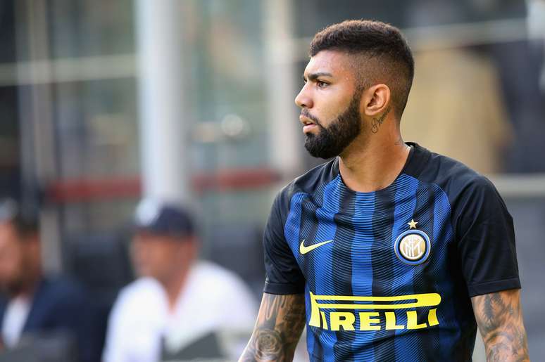 Com poucas oportunidade de jogar, Gabigol ficou irritado ao ver que não entraria no jogo e abandonou o banco de reservas da Inter antes do fim do jogo pelo Italiano