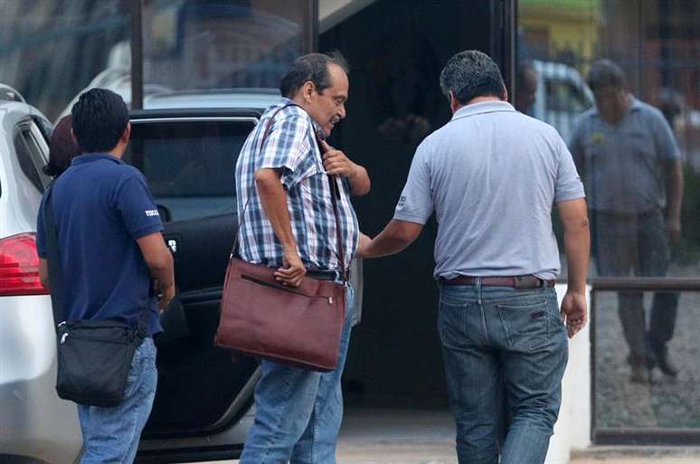 Gustavo Vargas Gamboa, diretor-geral da companhia aérea Lamia, é detido durante fiscalização 