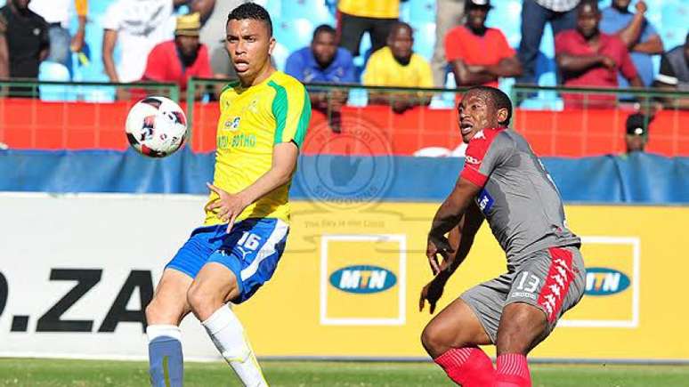 Ricardo (à esquerda) em ação pelo Mamelodi Sundowns (Foto: Divulgação/Mamelodi Sundowns FC)