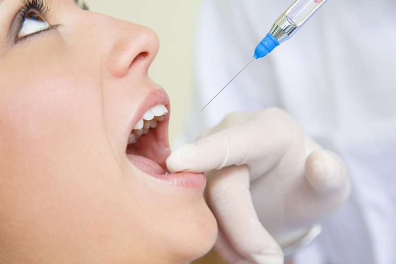 Estudos mostram que quase 80% da população sofre com alguma ansiedade quando visitam o dentista e as anestesias têm uma grande parcela de culpa nisso