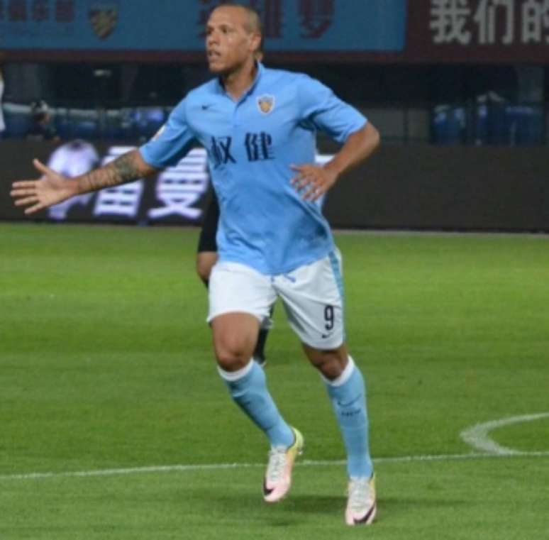 Luis Fabiano teve uma temporada recheada de gols com a camisa do Tianjin Quanjian (Foto: Reprodução)