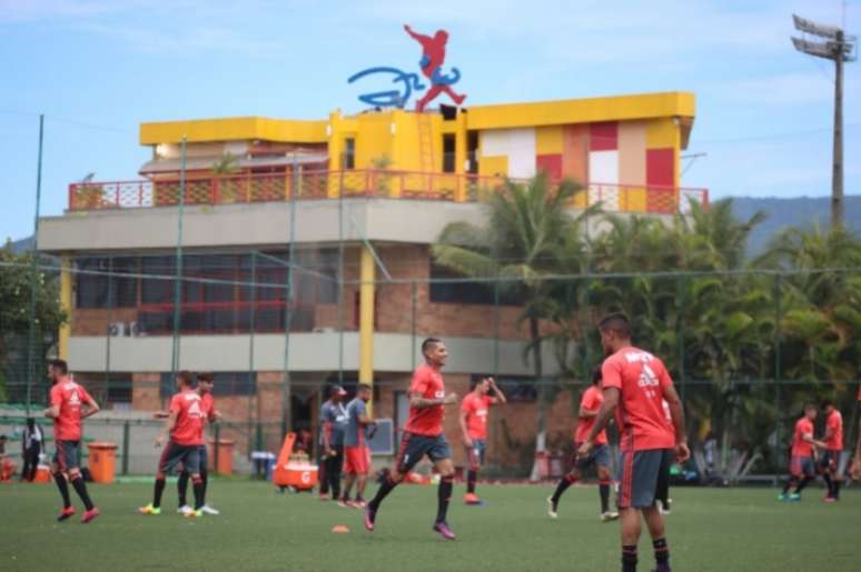 Fla treinou nesta sexta-feira no CFZ para se adaptar à grama sintética (Foto: Gilvan de Souza/Flamengo)