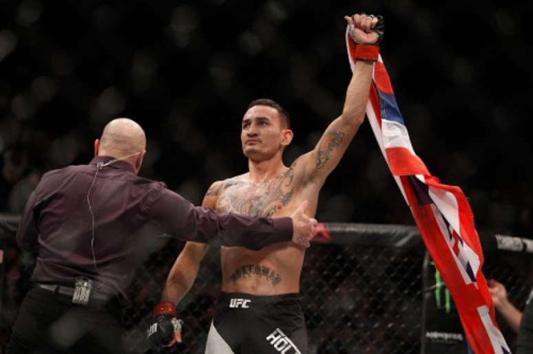 Max Holloway é o novo campeão interino dos penas do Ultimate (Foto: Steve Marcus/AFP)