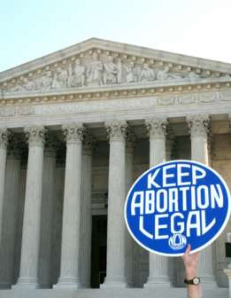 Nos EUA. 43 dos 50 Estados proíbem o aborto a partir de determinado período da gestação
