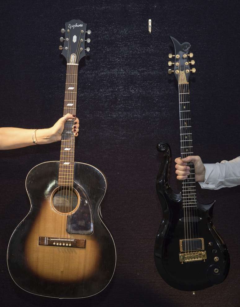 Viol&atilde;o de Jimi Hendrix e guitarra de Prince est&atilde;o em leil&atilde;o