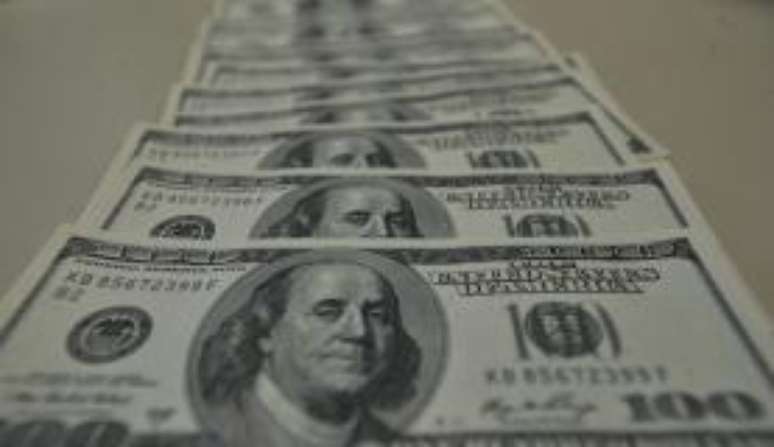 D&oacute;lar fechou esta segunda-feira vendido a R$ 3,346, com&nbsp; queda&nbsp; de&nbsp; 0,81%&nbsp;&nbsp;&nbsp;&nbsp;&nbsp;&nbsp;&nbsp;&nbsp; 
