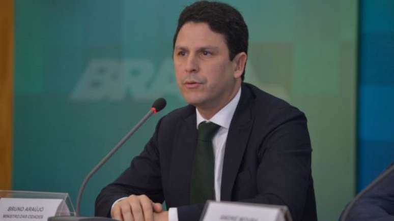 Ministro das Cidades condecorou ex-executivo da Odebrecht em 2012; delação não cita repasses, mas apenas "boa relação profissional" com político