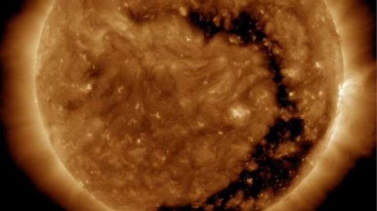 O tamanho do buraco coronal é 'substancial', afirma a agência espacial americana 