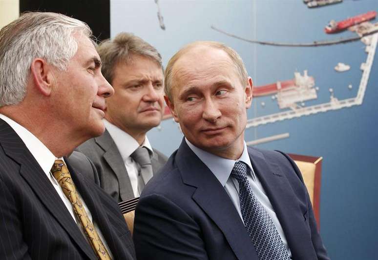 Rex Tillerson mantém bom relacionamento com o presidente russo Vladmir Putin