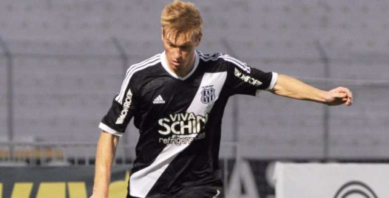 Douglas Grolli disputou o último Brasileirão pela Ponte (Foto: IsraelOliveira / PontePress)