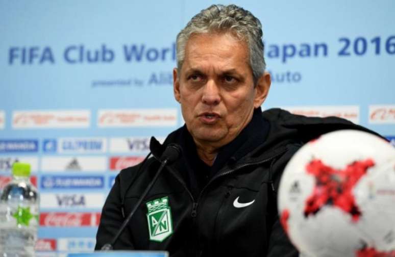 Reinaldo Rueda, em entrevista coletiva (Foto: TOSHIFUMI KITAMURA / AFP)