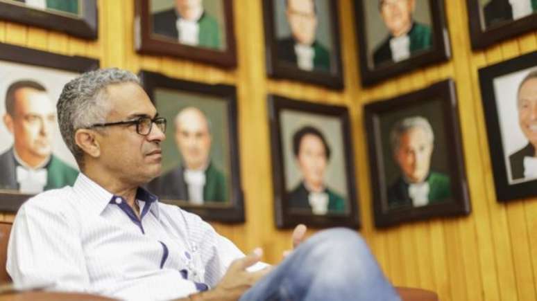 Humberto Alves j&aacute; entrevistou pessoas que depois morreram e tiveram corpos usados em aulas; professor tamb&eacute;m pretende ser doador 