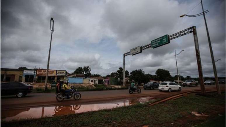 Rodovia em Estreito, no Maranhão; índices sociais ruins favorecem avanço da doença