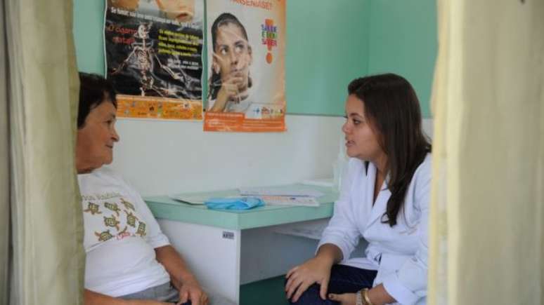 Em ação do Movimento de Reintegração das Pessoas Atingidas pela Hanseníase (Morhan), médicos voluntários fazem exames de diagnóstico imediato da doença
