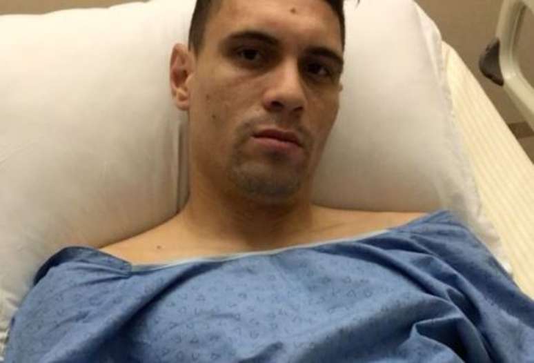 Mois&eacute;s, do Palmeiras, passou por uma pequena cirurgia nesta quarta-feira, mas deve se apresentar a tempo de fazer a pr&eacute;-temporada