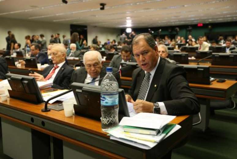 Deputados da base aliada e da oposição criticaram a proposta de reforma da Previdência