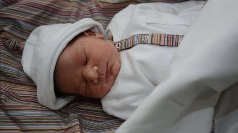 O filho de Moaza Al Matrooshi nasceu saud&aacute;vel em um hospital de Londres, no Reino Unido