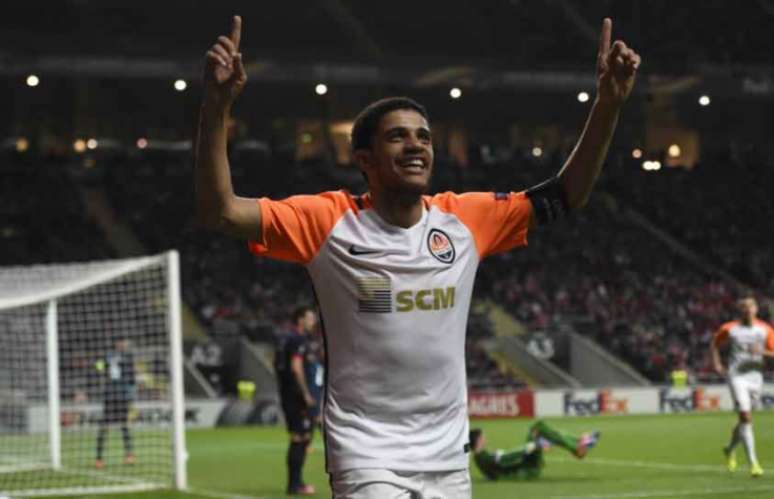 Taison é um dos destaques do Shakhtar na Europa League (Foto: Francisco Leong / AFP)