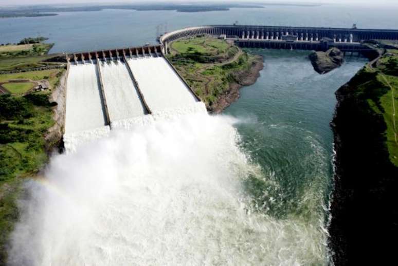 Usina de Itaipu quebra próprio recorde de geração de energia elétrica