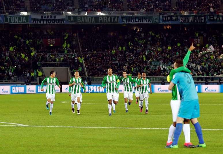 Jogadores do Atlético Nacional comemoram a vitória nos pênaltis e a terceira colocação no Mundial de Clubes