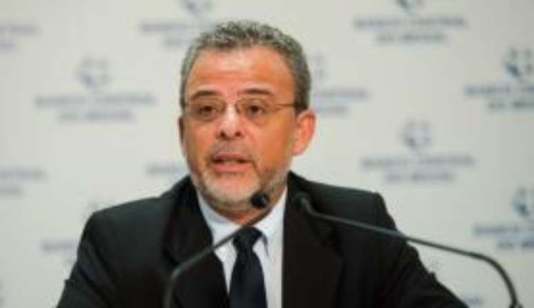  O chefe do Departamento Econômico do Banco Central, Tulio Maciel, a valorização do dólar ao longo do ano e a demora para a economia se recuperar explicam a queda das exportações