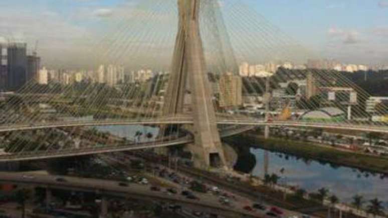 Imagem da Ponte Estaiada da Marginal Pinheiros, em São Paulo