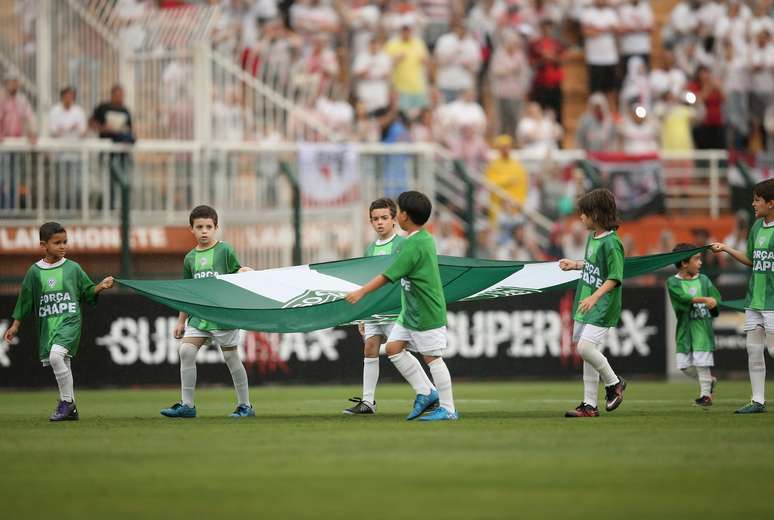 Homenagem para a Chapecoense durante São Paulo x Santa Cruz, no Pacaembu