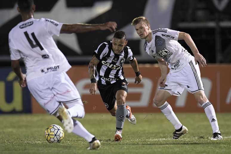 Neilton em campo pelo Botofogo